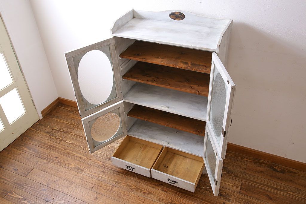 アンティーク家具　シャビーなペイントが味わい深い丸窓のアンティークブックケース(本箱、収納棚)