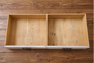 アンティーク家具　シャビーなペイントが味わい深い丸窓のアンティークブックケース(本箱、収納棚)