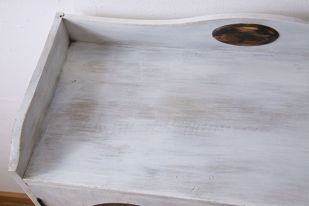 アンティーク家具　シャビーなペイントが味わい深い丸窓のアンティークブックケース(本箱、収納棚)