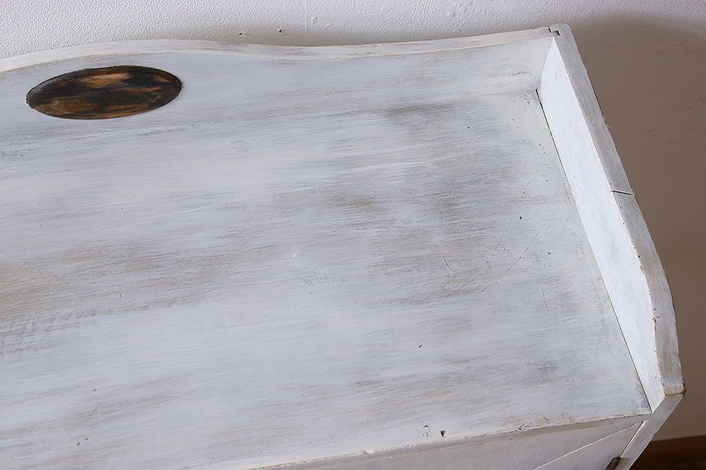 アンティーク家具　シャビーなペイントが味わい深い丸窓のアンティークブックケース(本箱、収納棚)