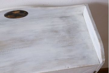 アンティーク家具　シャビーなペイントが味わい深い丸窓のアンティークブックケース(本箱、収納棚)