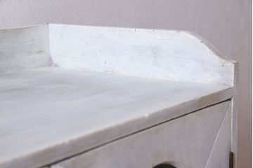 アンティーク家具　シャビーなペイントが味わい深い丸窓のアンティークブックケース(本箱、収納棚)