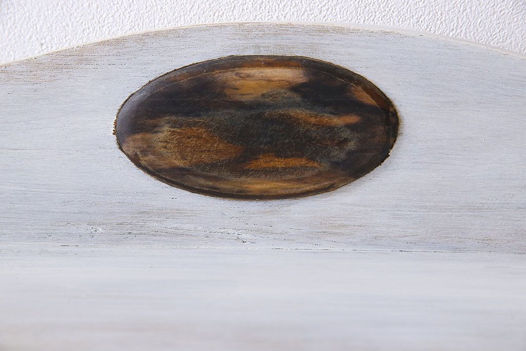 アンティーク家具　シャビーなペイントが味わい深い丸窓のアンティークブックケース(本箱、収納棚)