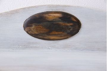 アンティーク家具　シャビーなペイントが味わい深い丸窓のアンティークブックケース(本箱、収納棚)