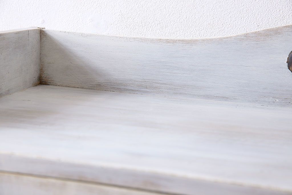 アンティーク家具　シャビーなペイントが味わい深い丸窓のアンティークブックケース(本箱、収納棚)