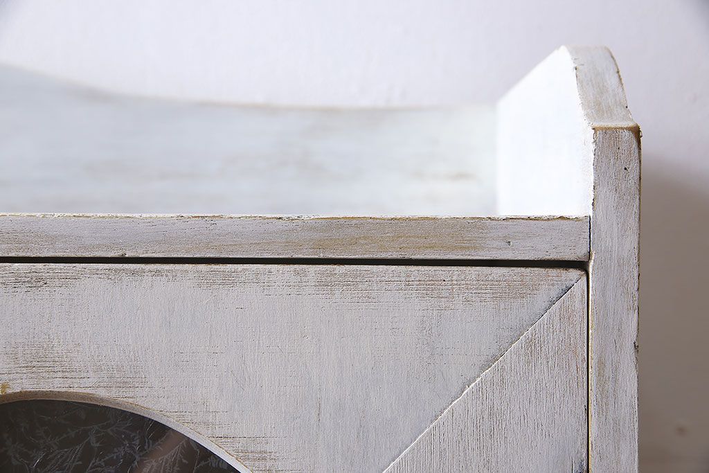 アンティーク家具　シャビーなペイントが味わい深い丸窓のアンティークブックケース(本箱、収納棚)