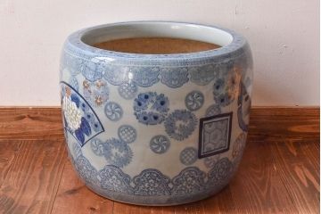 アンティーク雑貨　古民具・骨董　花柄が愛らしい瀬戸火鉢(鉢カバー)