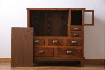 アンティーク家具　和製アンティーク　前面ケヤキ材　杢目が存在感を放つ脚付きキャビネット(収納棚)