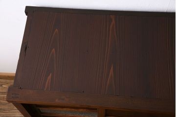 アンティーク家具　和製アンティーク　前面ケヤキ材　杢目が存在感を放つ脚付きキャビネット(収納棚)