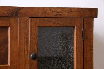 アンティーク家具　和製アンティーク　前面ケヤキ材　杢目が存在感を放つ脚付きキャビネット(収納棚)