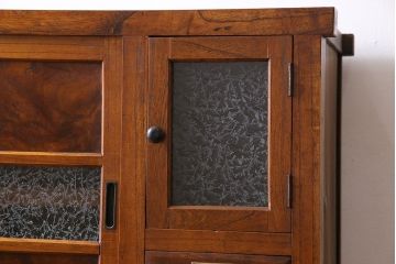 アンティーク家具　和製アンティーク　前面ケヤキ材　杢目が存在感を放つ脚付きキャビネット(収納棚)