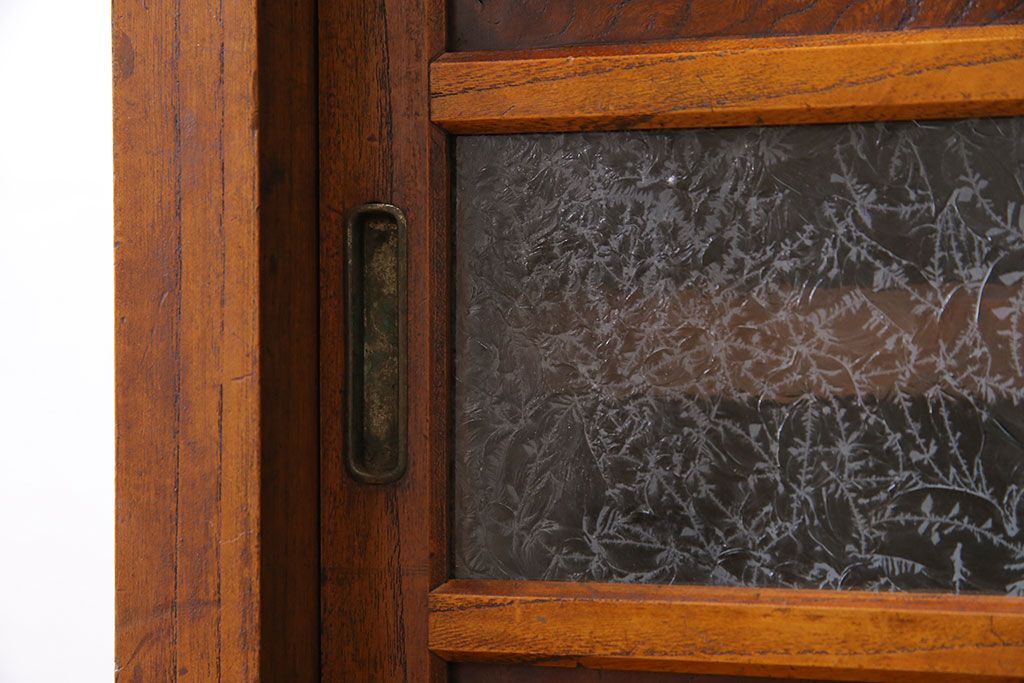 アンティーク家具　和製アンティーク　前面ケヤキ材　杢目が存在感を放つ脚付きキャビネット(収納棚)