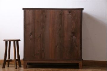 アンティーク家具　和製アンティーク　前面ケヤキ材　杢目が存在感を放つ脚付きキャビネット(収納棚)