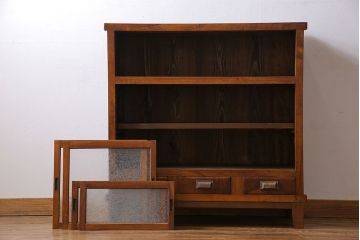 アンティーク家具　和製アンティーク　前面ケヤキ材　結霜ガラスがおしゃれな脚付きキャビネット(収納棚)