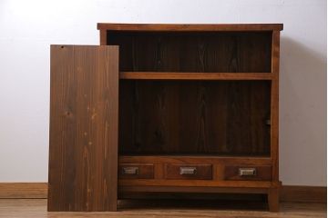 アンティーク家具　和製アンティーク　前面ケヤキ材　結霜ガラスがおしゃれな脚付きキャビネット(収納棚)