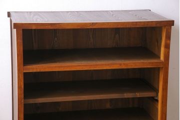 アンティーク家具　和製アンティーク　前面ケヤキ材　結霜ガラスがおしゃれな脚付きキャビネット(収納棚)