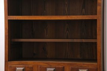 アンティーク家具　和製アンティーク　前面ケヤキ材　結霜ガラスがおしゃれな脚付きキャビネット(収納棚)