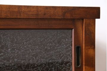 アンティーク家具　和製アンティーク　前面ケヤキ材　結霜ガラスがおしゃれな脚付きキャビネット(収納棚)