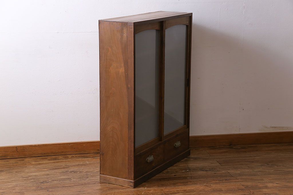 レトロ家具　和製アンティーク　レトロな雰囲気漂う薄型の本棚(戸棚、収納棚)