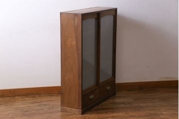レトロ家具　和製アンティーク　レトロな雰囲気漂う薄型の本棚(戸棚、収納棚)