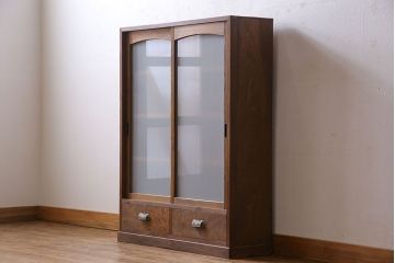 レトロ家具　和製アンティーク　レトロな雰囲気漂う薄型の本棚(戸棚、収納棚)