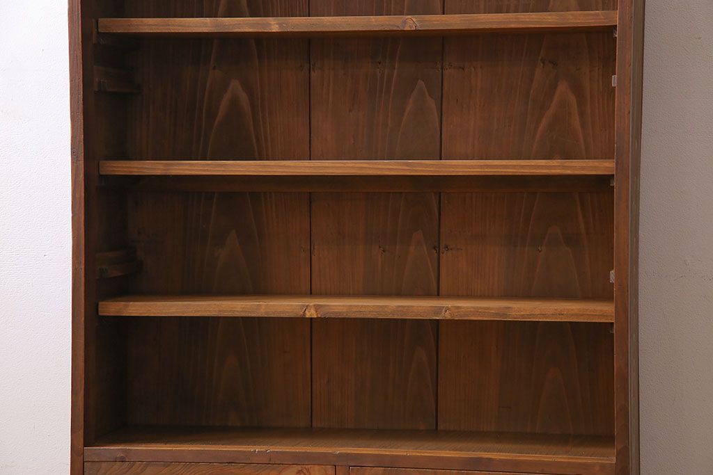 レトロ家具　和製アンティーク　レトロな雰囲気漂う薄型の本棚(戸棚、収納棚)