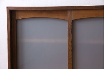 レトロ家具　和製アンティーク　レトロな雰囲気漂う薄型の本棚(戸棚、収納棚)