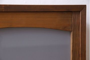 レトロ家具　和製アンティーク　レトロな雰囲気漂う薄型の本棚(戸棚、収納棚)