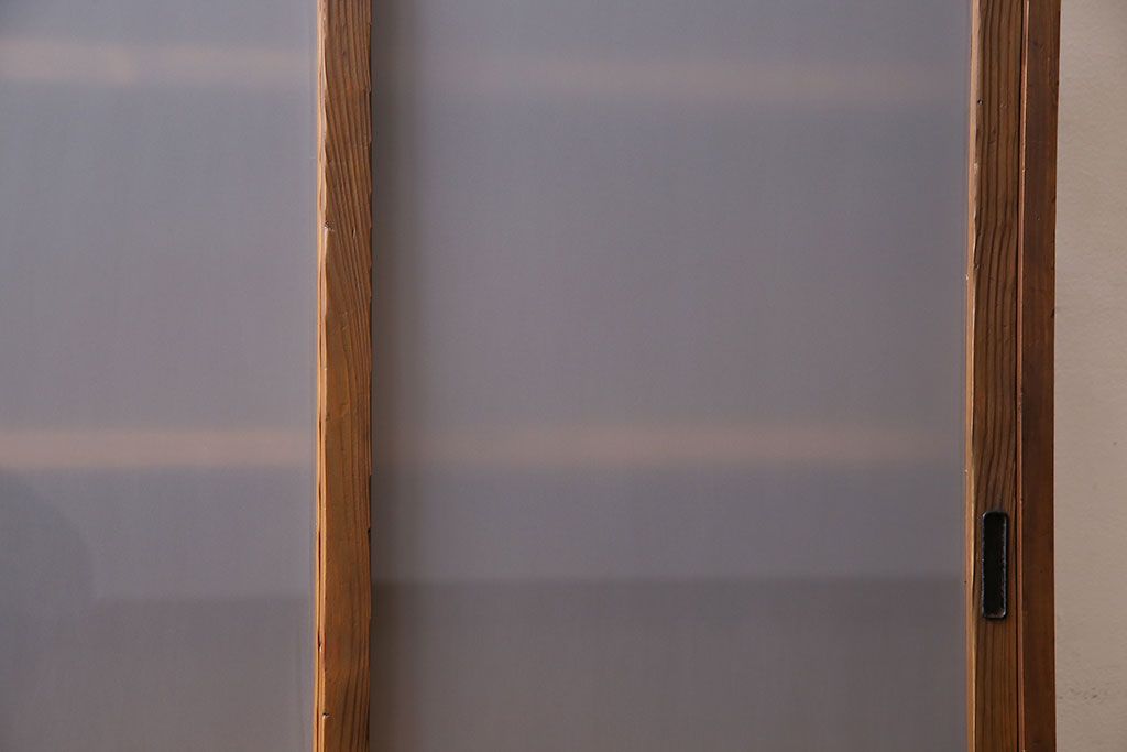 レトロ家具　和製アンティーク　レトロな雰囲気漂う薄型の本棚(戸棚、収納棚)