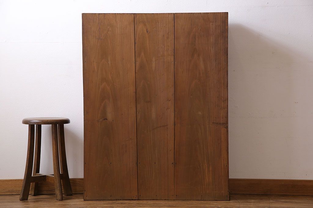 レトロ家具　和製アンティーク　レトロな雰囲気漂う薄型の本棚(戸棚、収納棚)