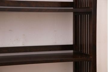 中古　松本民芸家具　深みのある色合いでシックな雰囲気漂う書棚(本棚、飾り棚)