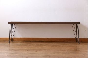 レトロ家具　昭和レトロ　天板一枚板　木の質感が味わい深い朴の木の鉄脚テーブル(飾り台)