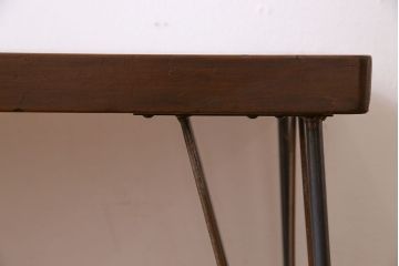 レトロ家具　昭和レトロ　天板一枚板　木の質感が味わい深い朴の木の鉄脚テーブル(飾り台)