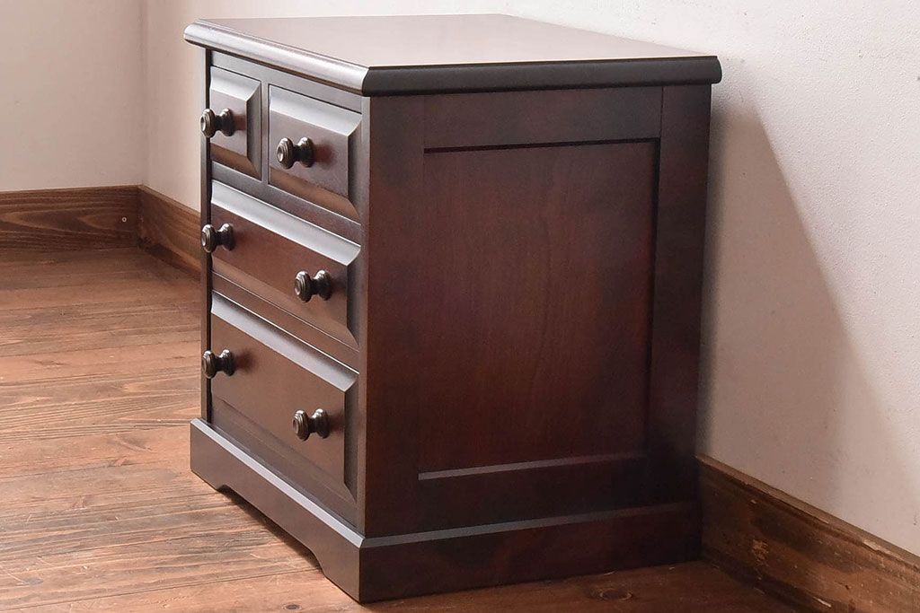 中古　北海道民芸家具　絶版品　赤みがかった色合いが魅力的な小引き出し(整理箱、チェスト)(1)