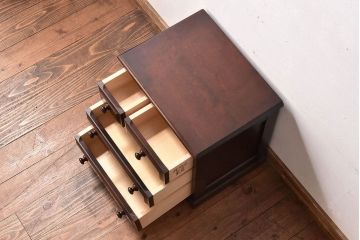 中古　北海道民芸家具　絶版品　赤みがかった色合いが魅力的な小引き出し(整理箱、チェスト)(1)