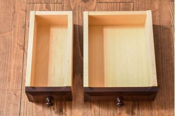 中古　北海道民芸家具　絶版品　赤みがかった色合いが魅力的な小引き出し(整理箱、チェスト)(1)