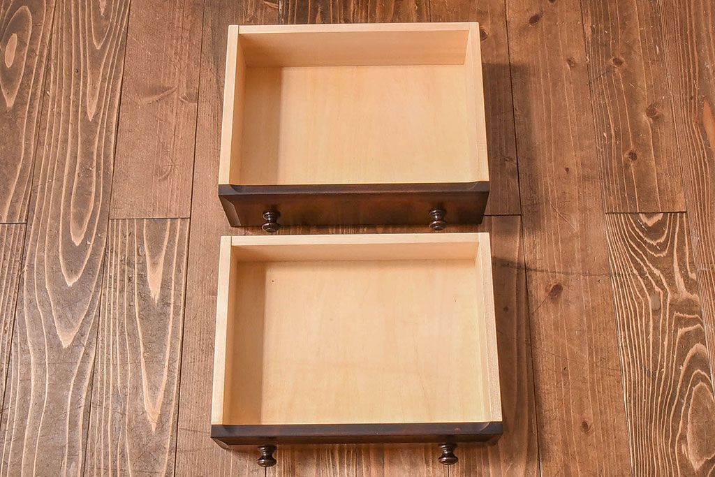 中古　北海道民芸家具　絶版品　赤みがかった色合いが魅力的な小引き出し(整理箱、チェスト)(1)