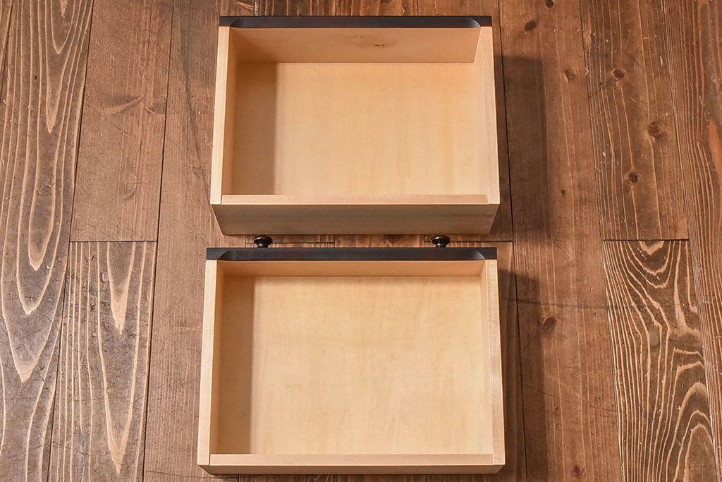 中古　北海道民芸家具　絶版品　赤みがかった色合いが魅力的な小引き出し(整理箱、チェスト)(1)