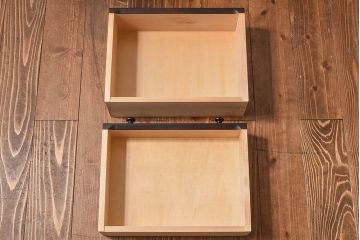 中古　北海道民芸家具　絶版品　赤みがかった色合いが魅力的な小引き出し(整理箱、チェスト)(1)