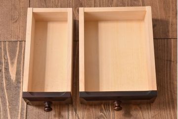 中古　北海道民芸家具　絶版品　赤みがかった色合いが魅力的な小引き出し(整理箱、チェスト)(2)