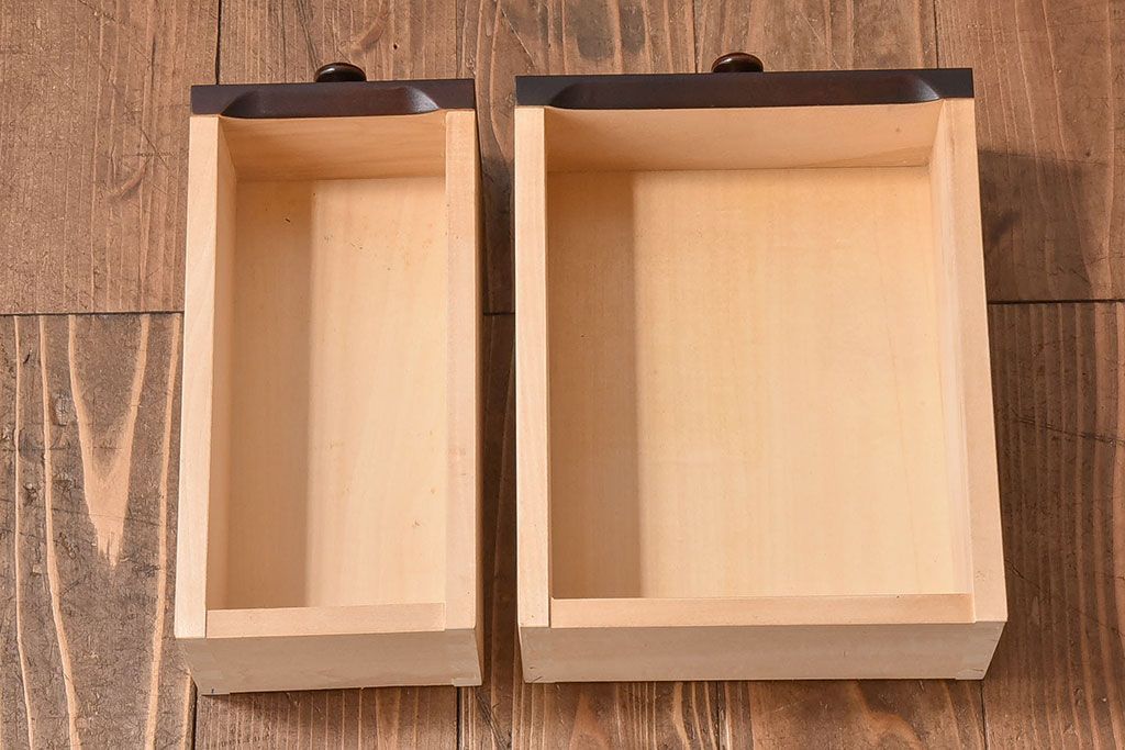 中古　北海道民芸家具　絶版品　赤みがかった色合いが魅力的な小引き出し(整理箱、チェスト)(2)