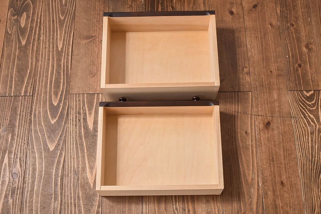 中古　北海道民芸家具　絶版品　赤みがかった色合いが魅力的な小引き出し(整理箱、チェスト)(2)