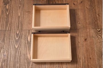 中古　北海道民芸家具　絶版品　赤みがかった色合いが魅力的な小引き出し(整理箱、チェスト)(2)