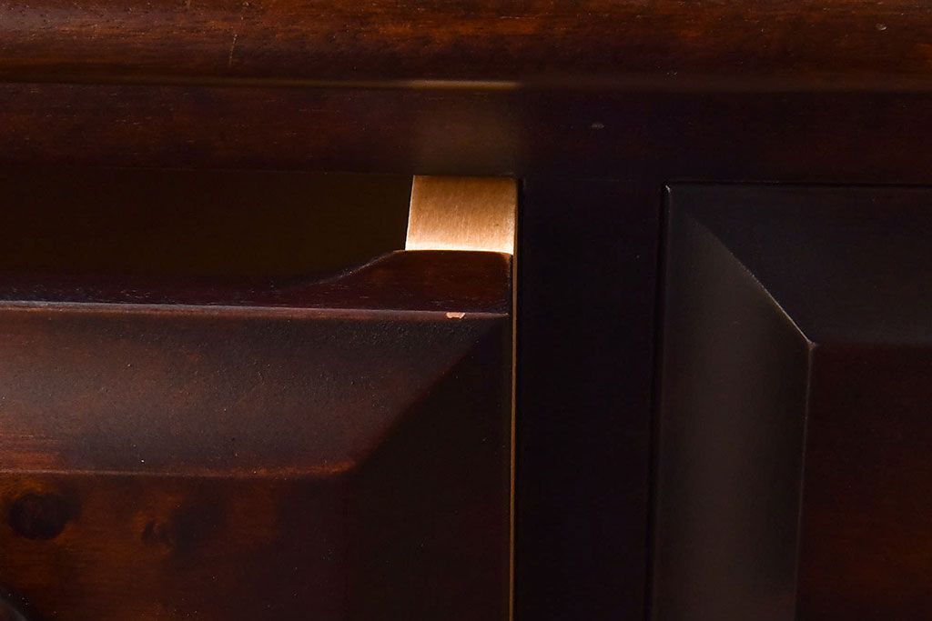 中古　北海道民芸家具　絶版品　赤みがかった色合いが魅力的な小引き出し(整理箱、チェスト)(2)