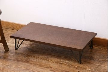 アンティーク家具　和製アンティーク　古い木の鉄脚ローテーブル(飾り台、テレビ台)(1)