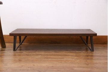 アンティーク家具　和製アンティーク　古い木の鉄脚ローテーブル(飾り台、テレビ台)(1)