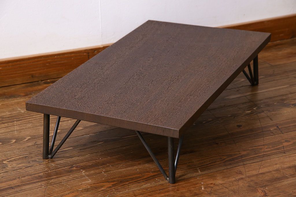 アンティーク家具　和製アンティーク　古い木の鉄脚ローテーブル(飾り台、テレビ台)(1)