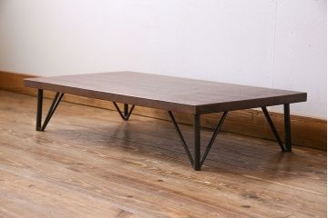 アンティーク家具　和製アンティーク　古い木の鉄脚ローテーブル(飾り台、テレビ台)(1)