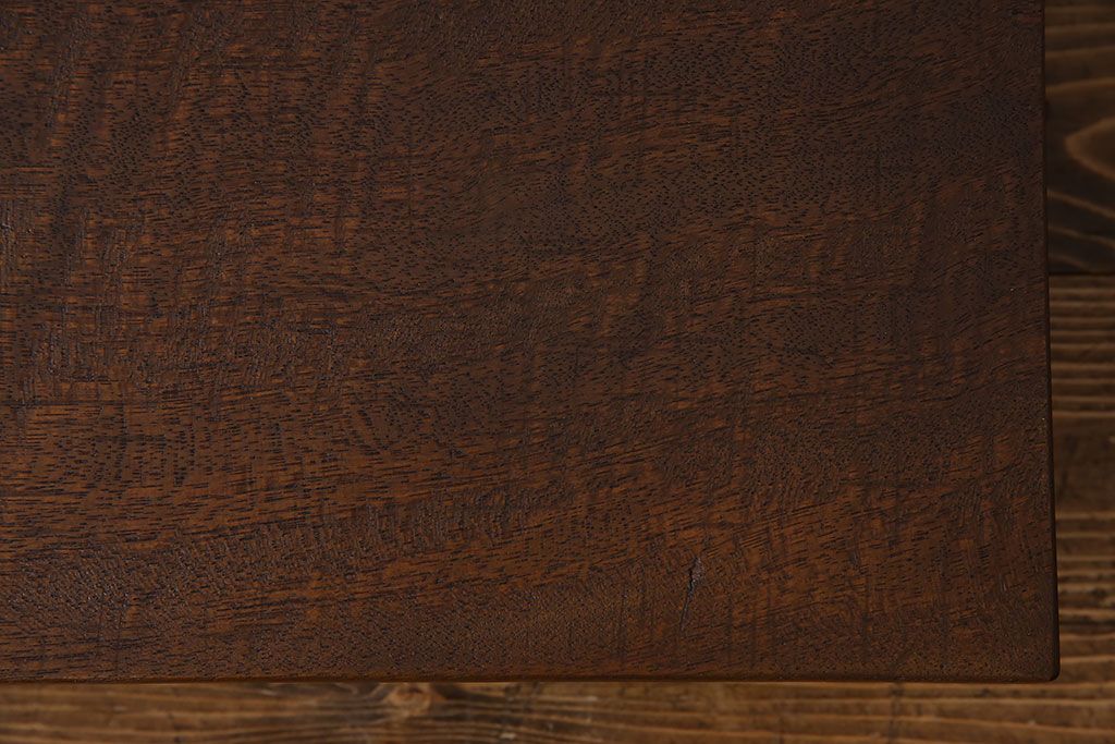 アンティーク家具　和製アンティーク　古い木の鉄脚ローテーブル(飾り台、テレビ台)(1)