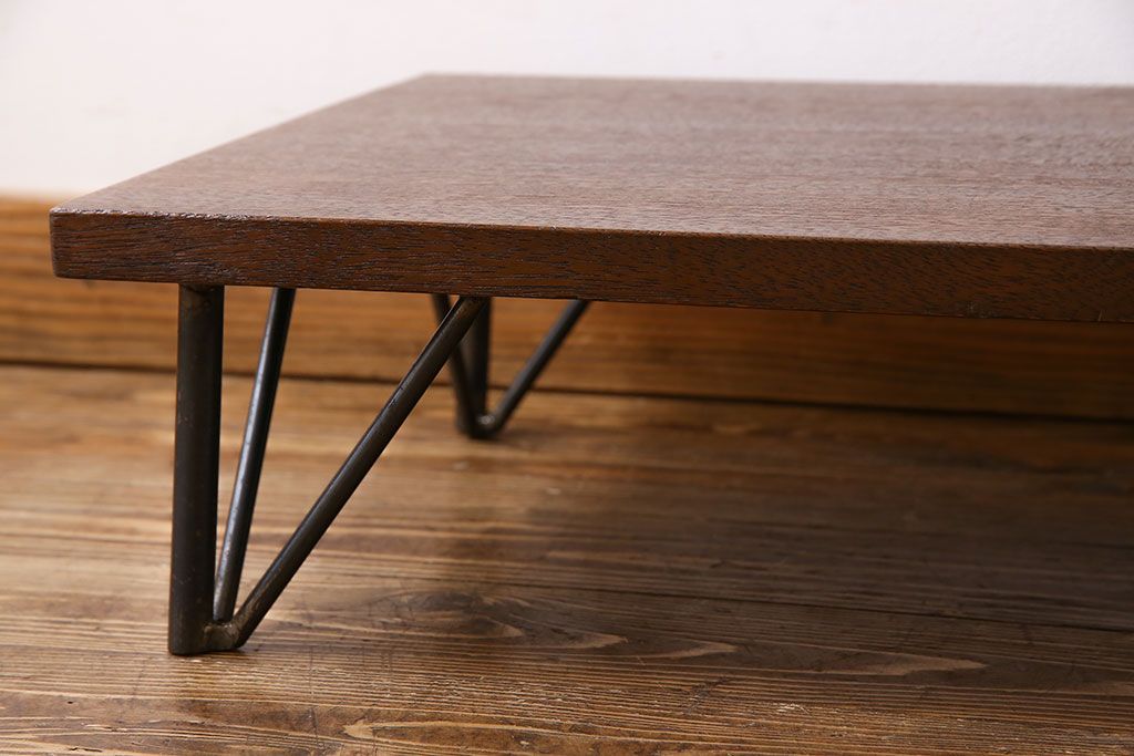 アンティーク家具　和製アンティーク　古い木の鉄脚ローテーブル(飾り台、テレビ台)(1)